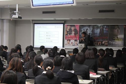 After the seminar, the students were divided into classrooms and each company gave a detailed explanation.