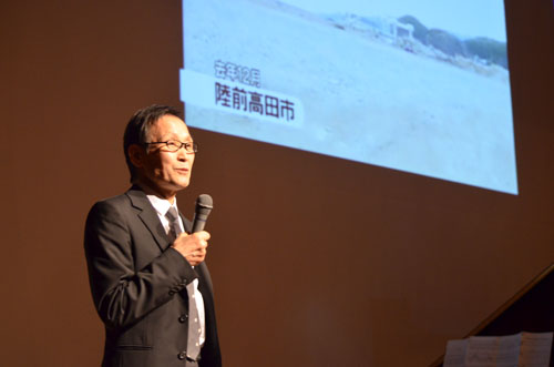被災地の復興に向けた願いと熱い思いを語る,奏者の夫でヴァイオリン・ドクターの中澤宗幸さん