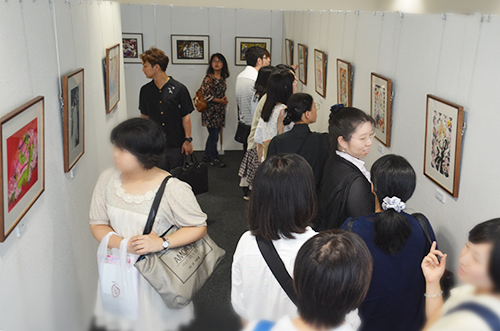 “CLAMP Kyoto original painting exhibition” packed by many fans = The Kyoto College of Graduate Studies for Informatics Kyoto Station Satellite