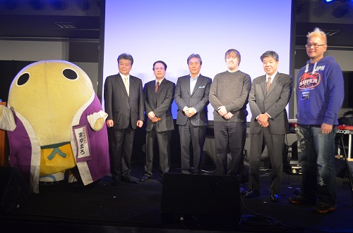 Wataru Hasegawa, President of KCGI and KCG General Director (to the right of 