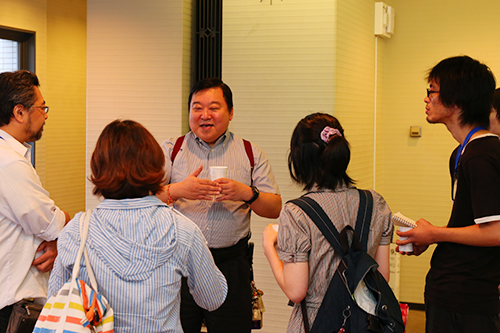 コーヒーアワーでは,喫茶と会話を楽しみました
