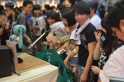 Visitors to the KCG booth watch 