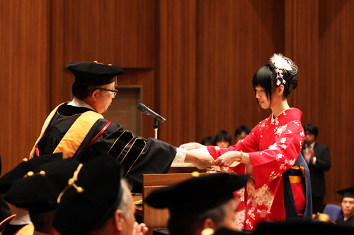2014年度前期KCGI学位授与式・KCG卒業式＝2014年9月17日，京都情報大学院大学 京都駅前サテライト大ホール