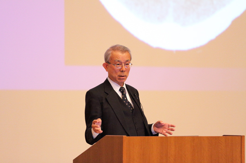 Professor Masatsugu Kidode, Director of Cyber Kyoto Institute, KCGI, delivers a commemorative lecture titled 