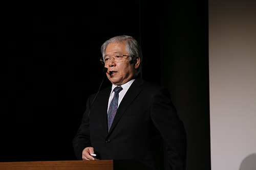 Prof. Yutaka Takahashi of KCGI giving a lecture on making society smarter through ICT