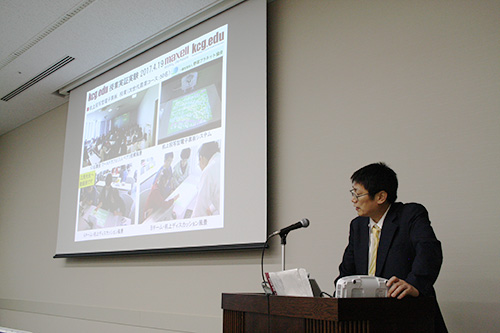 Associate Professor Emi explains the desk-top projection electronic blackboard system