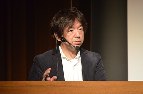 Professor Hiroyuki Ito of KCGI talks about the history of Hatsune Miku in a special lecture titled 