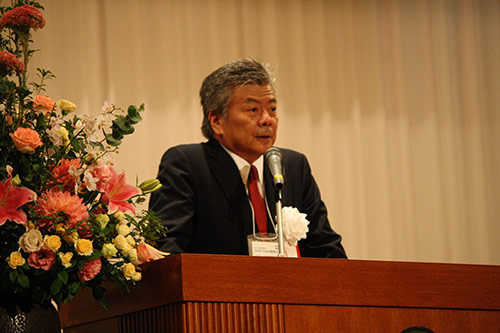 Wataru Hasegawa, President of KCG Group, delivers the organizer's speech.