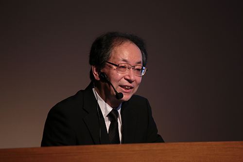 Dr. Tsutomu Maeda speaks at a commemorative lecture on the