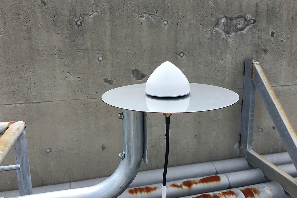 Antenna for receiving GNSS radio waves from the installed reference station for high-precision positioning