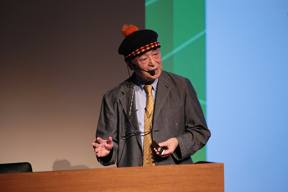 Prof. Houichi Domochi, Vice President of KCGI Kyoto Ekimae Satellite Main Hall, delivers a commemorative lecture on November 1.