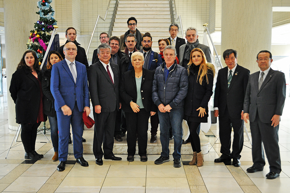 Commemorative photo with KCG Group faculty and staff
