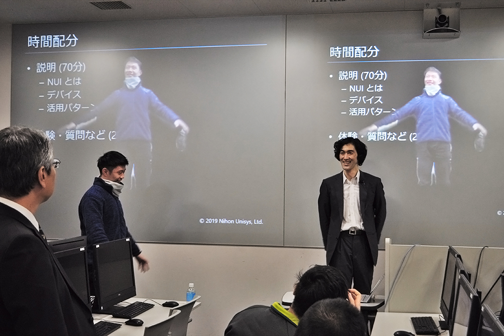 Associate Professor Sakamoto KCGI (Kyoto Ekimae Satellite) explains about UI in the joint seminar