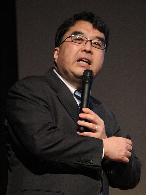 Yuichi Nakamura of NEC Central Research Laboratory giving a lecture on quantum computers