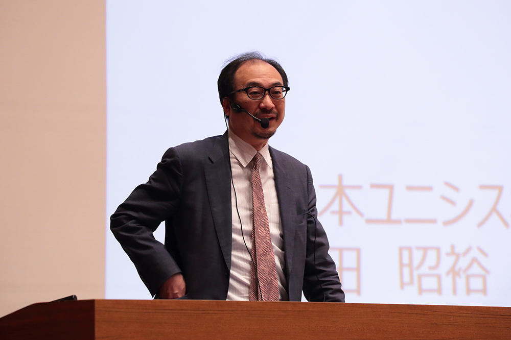 Akihiro Haneda, Fellow and CTO, General Technology Laboratory, Nihon Unisys, delivers a commemorative lecture at the 17th anniversary celebration of the Kyoto College of Informatics (KCGI), November 6, 2020, in the main satellite hall of KCGI Kyoto Ekimae Satellite Hall.