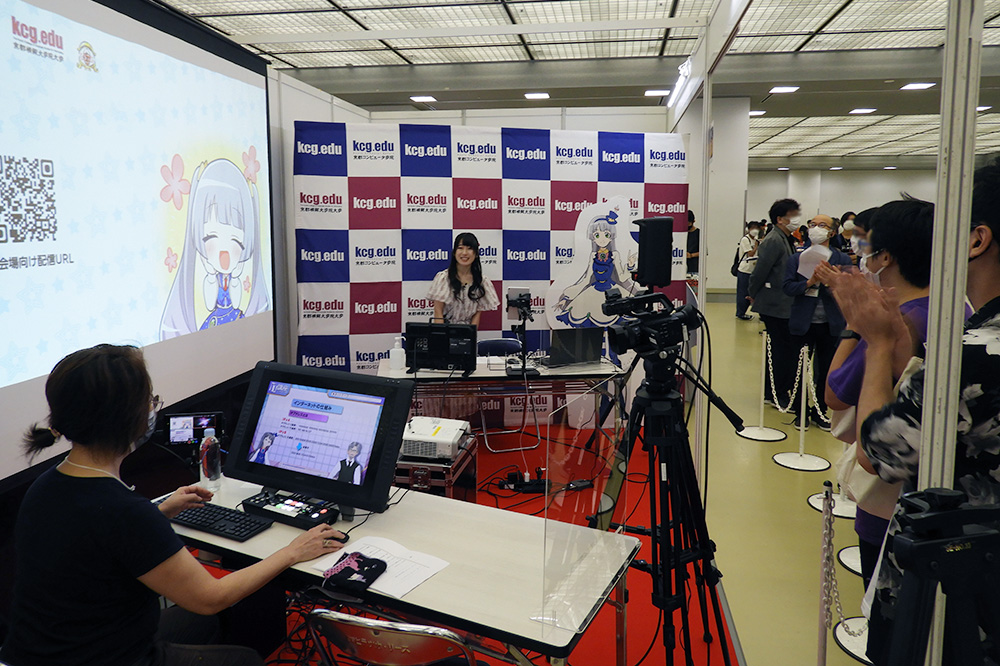A talk show featuring science fiction author Hiroe Suga and KCG's mascot character Kyokotan, played by popular voice actress Yuki Nagano, at the KCG booth at KCG's booth at KYOMAFU 2022 (September 18, 2022, Miyakomesse).