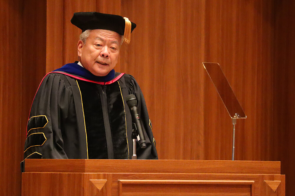 KCG Group President Wataru Hasegawa delivers the ceremonial address at the 2022 KCGI, KCG, KJLTC and KCGM degree conferment and graduation ceremonies.The ceremony was held in a hybrid format = March 18, 2023, at KCG Kyoto Ekimae School, KCGI Kyoto Ekimae Satellite 6F Main Hall