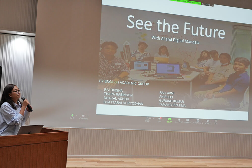 3日間の成果をプレゼンテーションで発表。「学生たちは生成AIにさまざまな面から向き合い,問題提起できた」と評価されました