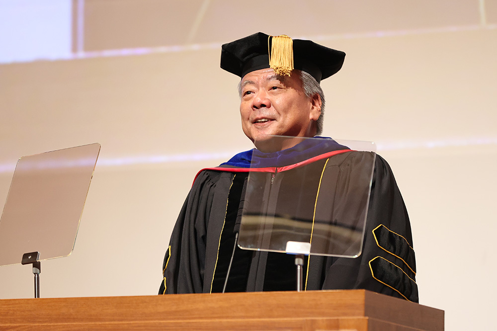 Wataru Hasegawa, President of KCGI, KCG, and KCGM, delivers his address at the degree conferment and graduation ceremonies on September 15, 2023, at the Main Hall on the 6th floor of KCGI Kyoto Ekimae Satellite, KCG Kyoto Ekimae Campus.