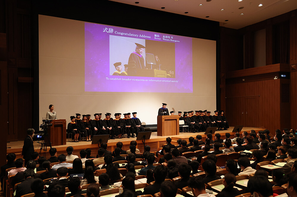 The 2024 KCG Group Entrance Ceremony held on a beautiful spring day (April 6, 2024, morning session 1, KCG Kyoto Ekimae School, KCGI Kyoto Ekimae Satellite 6F Main Hall).