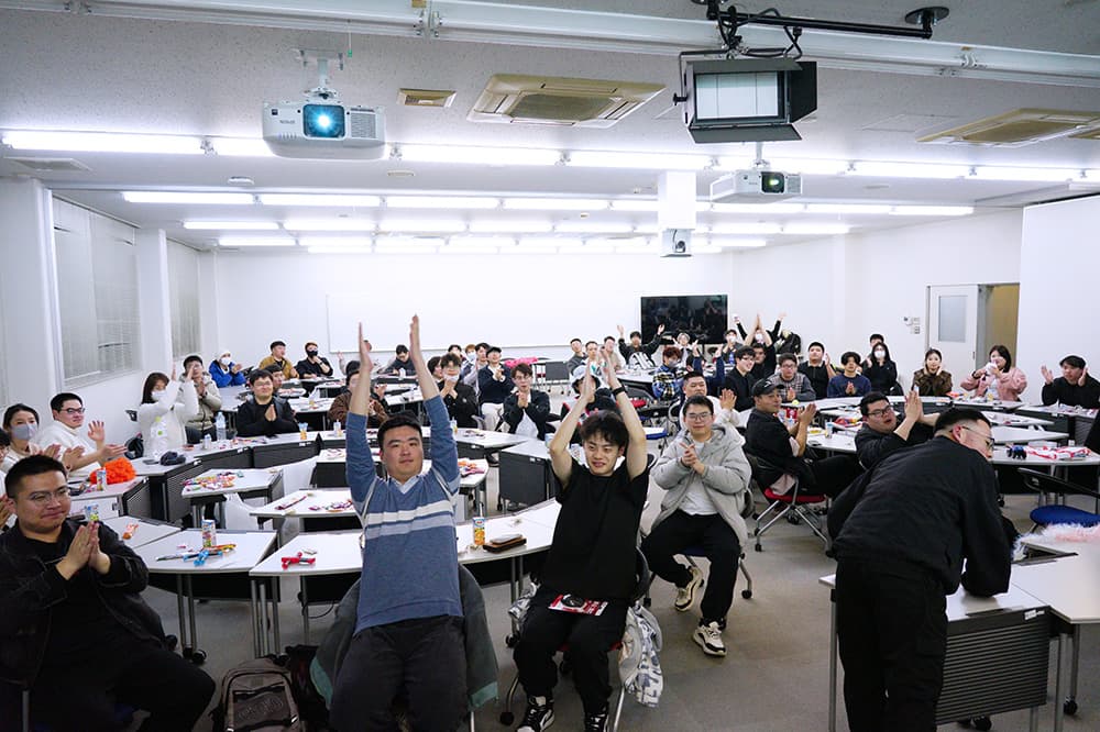 たくさんの新入生と先輩らが参加し，歓迎会では新しい仲間と盛り上がりました（2025年4月1日，KCGI百万遍キャンパス）