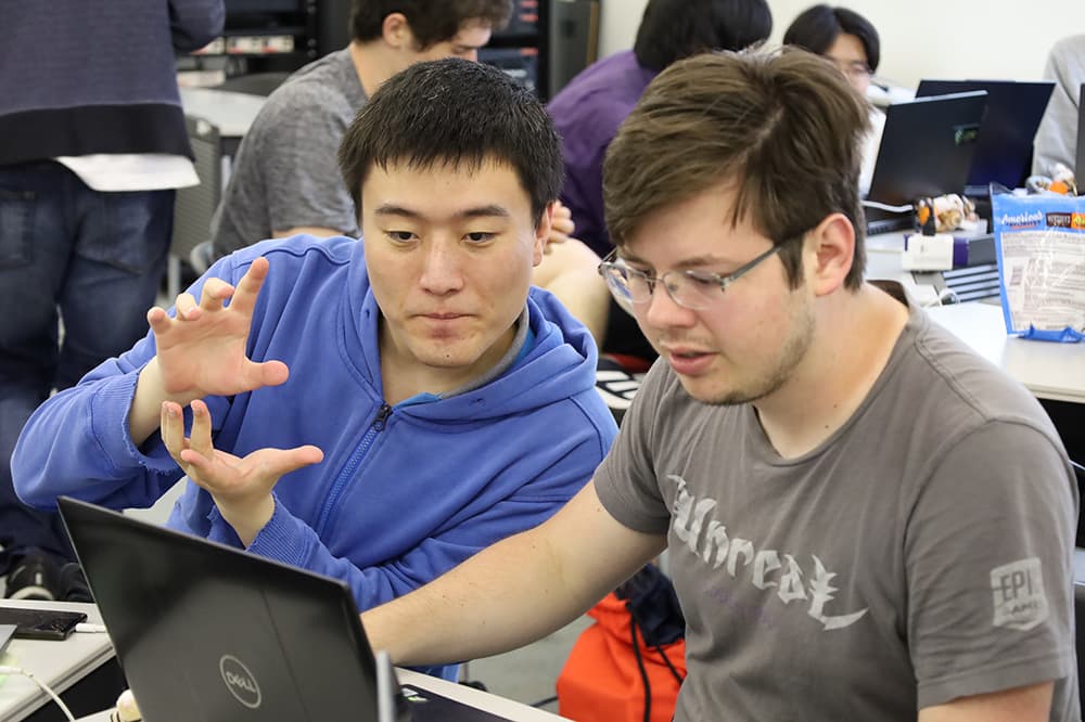 他们利用所学的技能和知识提出各种想法。