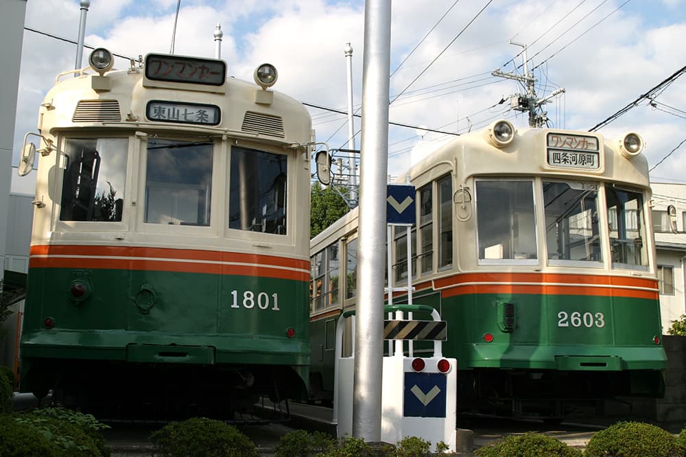 保存在 KCG 白川学校遗址上的京都有轨电车。