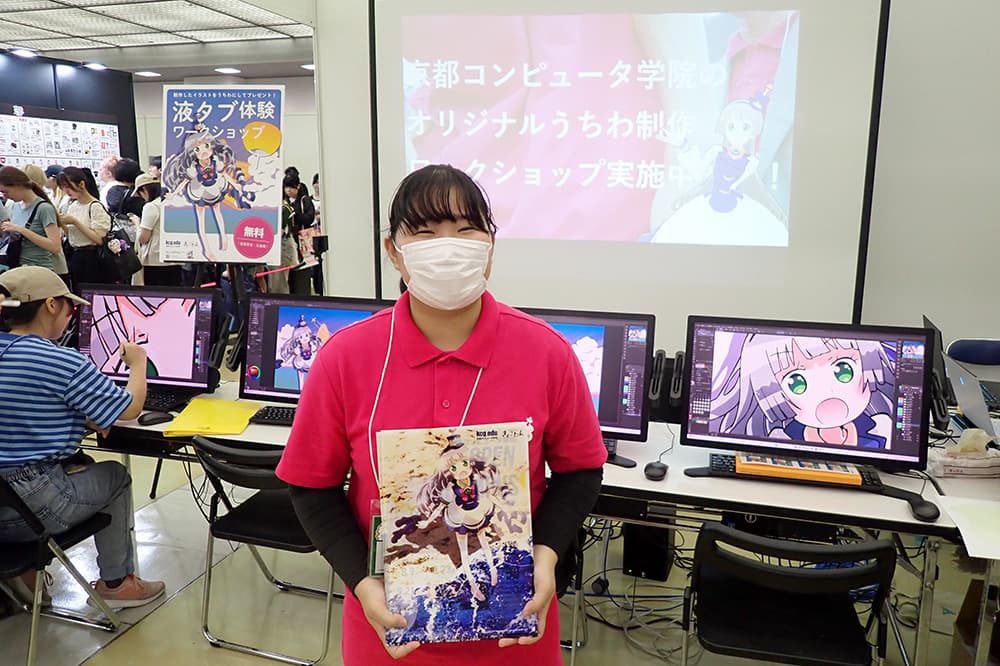 学生工作人员也为 KCG 展位增添了活力。