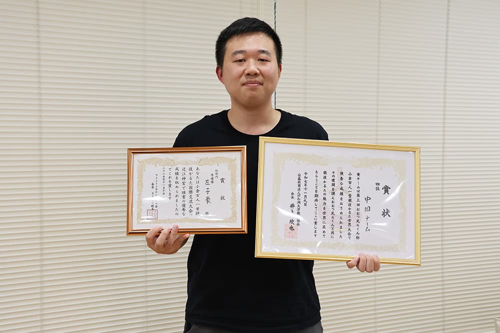 KCGI's Mr. Left, who excelled in an international competitive karuta tournament.