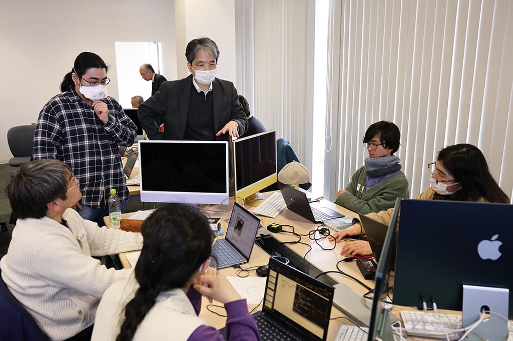 グループワークでは，先生にもヒントをもらいながら理解を深めました