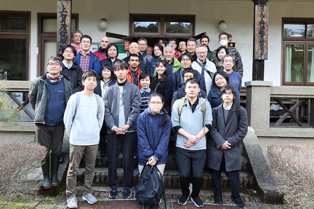 KCGI・KCGの学生と教員らが京大フィールド研上賀茂試験地を見学しました（2026年3月23日，京大フィールド研上賀茂試験地）