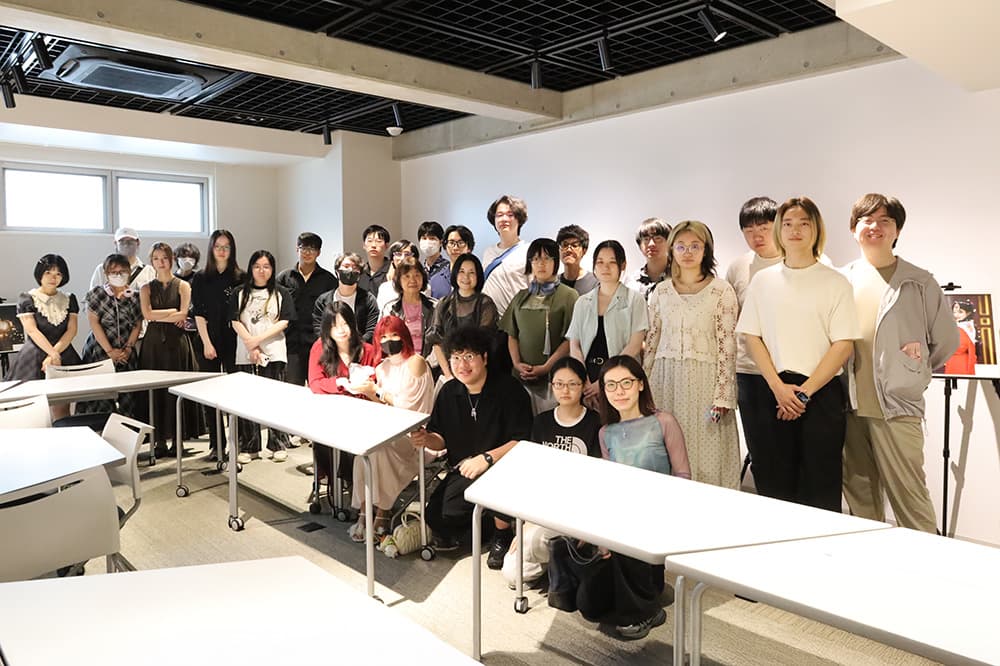写真を撮るだけではなく，展覧会もつくりあげて充実した講義となりました