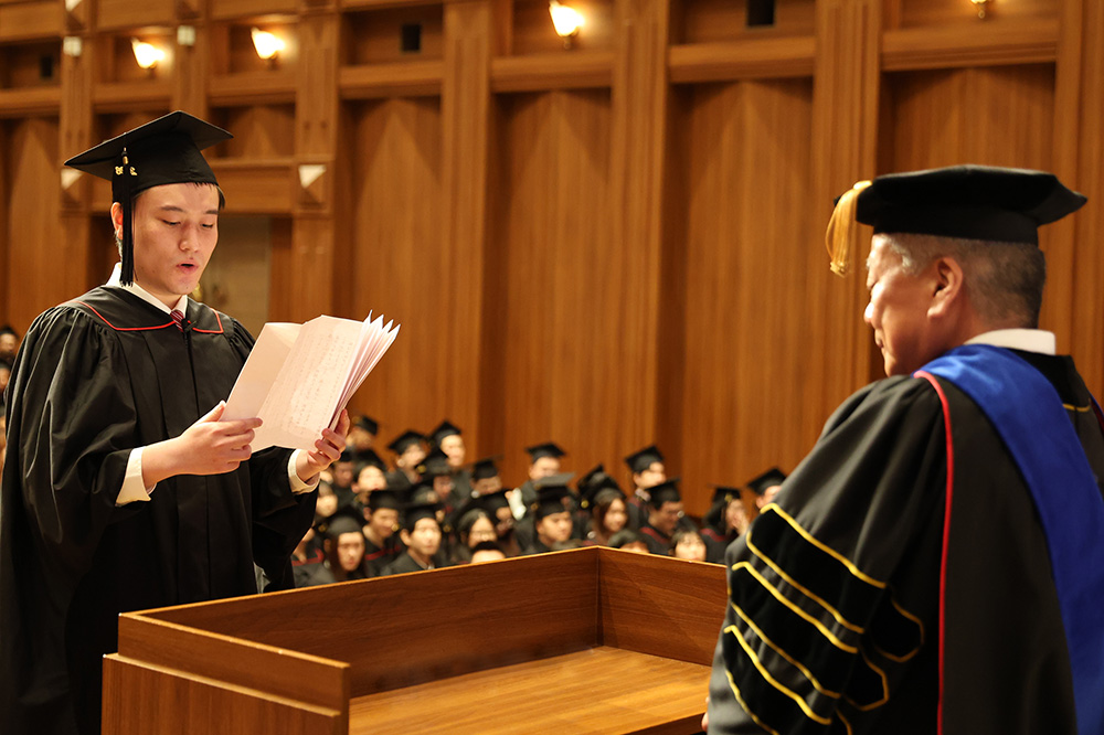 Mr. Tan of the KCGI Graduate School of Applied Information Technology Delivers the Commencement Address